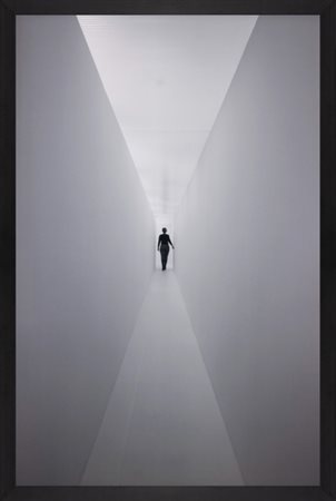 Santiago Sierra (1966-), “Una persona”, 2005 Foto su Forex Cm 120×180...