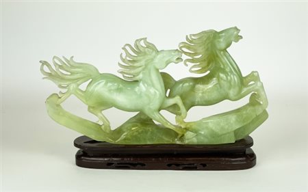 Cina, Antica scultura in giada verde raffigurante cavalli, 20° secolo, 37 x...