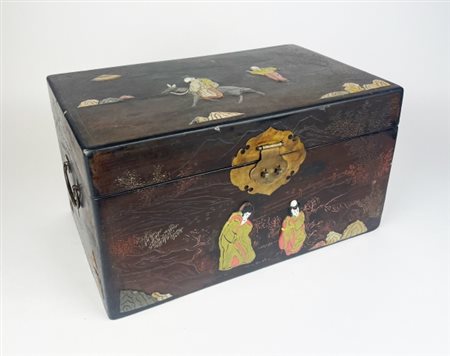 Cassapanca in legno, 20° secolo, Un'antica cassapanca in legno con...