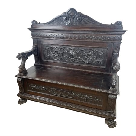 Cassapanca con braccioli in stile rinascimentale, XIX-XX secolo. Mobile...