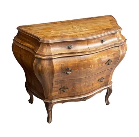 Riproduzione di un comò in stile olandese, prima metà del XX secolo....