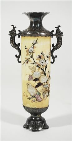 Piccolo vaso Shibayama, Giappone, periodo Meiji, XIX/XX secolo. Raffinato...