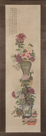 Dipinto raffigurante vasi e bronzi arcaici adornati da fiori, tra cui peonie...