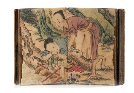 Piccolo album a fisarmonica di dipinti a tema erotico, realizzati con...