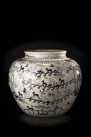 Grande giara in porcellana bianca e blu decorata in stile Ming con motivo...