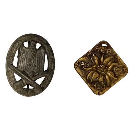  
Lotto di distintivo di assalto generale di fanteria e placchetta ricordo del 100°reggimento Gebirgjager prima e seconda metà XX sec.
 