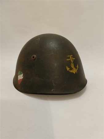  
Italia, RSI , Elmetto M.33 da marinaio della MNR prima metà XX sec.
 