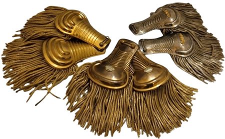  
Lotto di tre spalline a frangia prima metà XX sec.
 