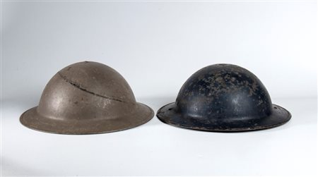  
Regno Unito, lotto di due elmetti MK2 prima metà XX sec.
 