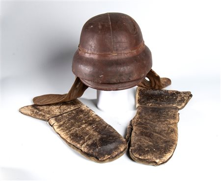  
Italia, Regno, Grande Guerra, casco e guanti da pilota inizi XX sec.
 