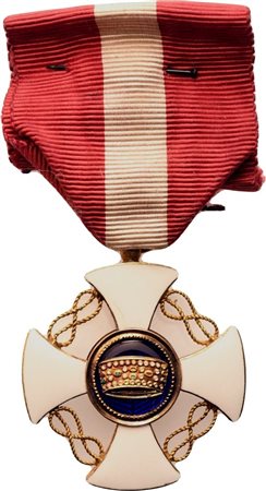  
Italia, Regno, VE II, Ordine della Corona, Insegna di Cavaliere in oro 
 37x37 mm
