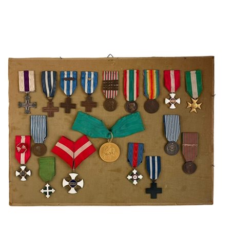  
Medagliere del Generale Fabio Merzari metà XX sec.
 