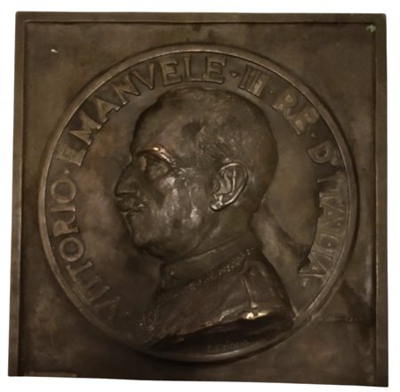  
Bassorilievo in bronzo con profilo di Vittorio Emanuele III prima metà XX sec.
 26x26 cm