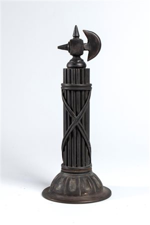  
Tagliacarte fascista primo quarto XX sec.
fusione di bronzo a cera persa 24x10 cm