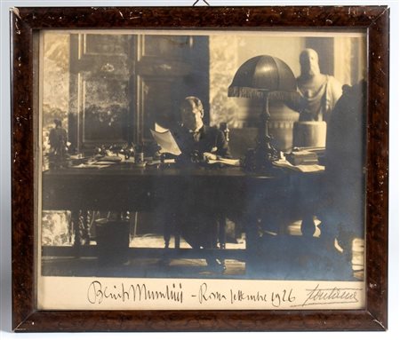  
Il Duce alla scrivania primo quarto XX sec.
fotografia 31x36 cm