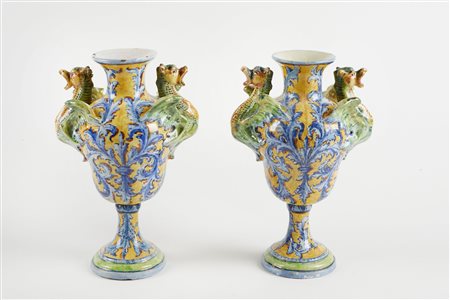 Angelo Minghetti (Bologna, 1822 - Bologna, 1885) 
Coppia di vasi  XX secolo
 Cm 21x15x12