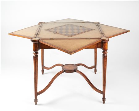  
Tavolino da gioco 
 Cm (chiuso) 76x86 ; (aperto) 76x152