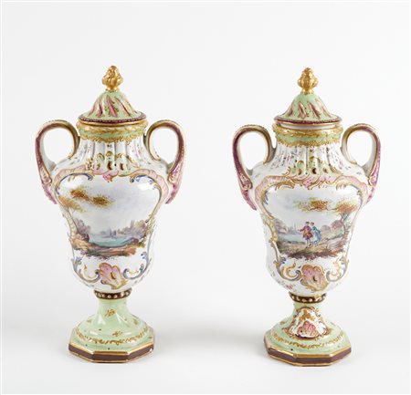  
Coppia di vasi 
 Cm 26x14x11