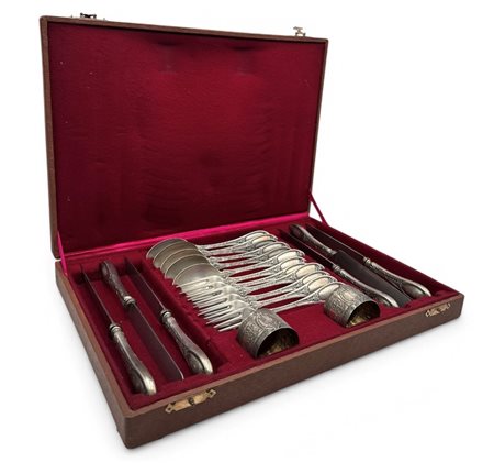  
Servizio di posate in argento 
 Cm 6x44x31