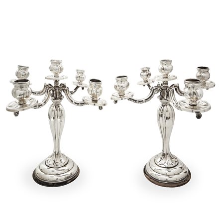 Coppia di candelabri a 5 fiamme in argento 800 