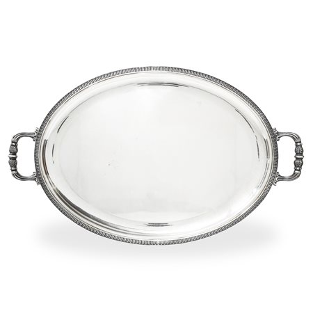 Vassoio in argento 800 con foglie lanceolate sul bordo