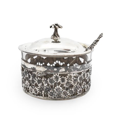 Zuccheriera in argento 800 con decoro floreale intarsiato in argento 800 ed interno in vetro