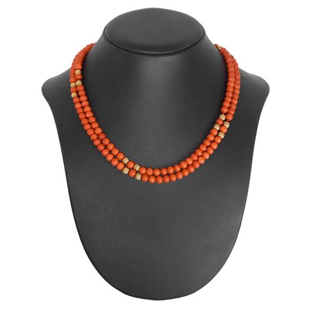 Collana con grani in corallo rosso inframezzati da grani dorati scanalati