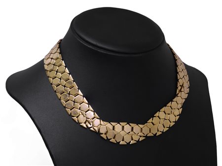 Collana in metallo dorato con giro sul davanti, 1970s