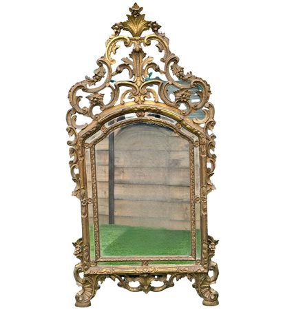 Specchiera in legno dorato e intagliato, periodo XIX/XX secolo. In buone...