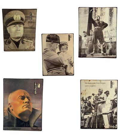 Cinque placche in metallo, periodo XX secolo raffigurante Mussolini, con...