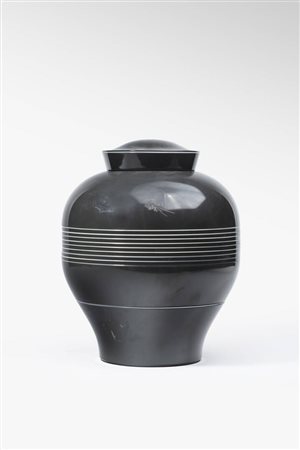 SERVIZIO DI PIATTI, CIOTOLE E COPERCHIO<BR>Servizio di piatti da 8 piatti, 4 ciotole e  1 coperchio