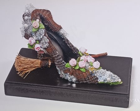 O'LARA NURA Beirut (Libano) 1972 Extravagant witch 2011 Tecnica mista e...