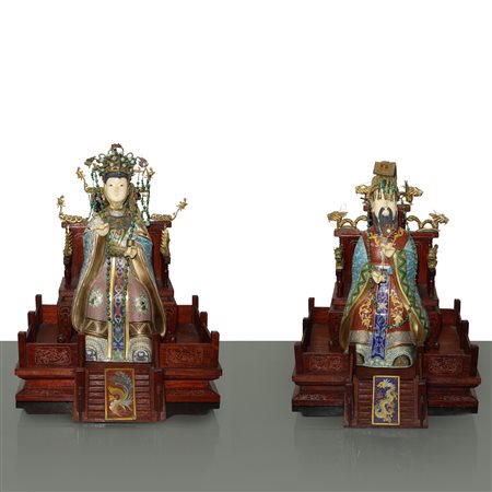 Imperatore e imperatrice cinesi, coppia di sculture su base in legno