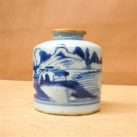 Contenitore di Medicinali in porcellana bianca con disegni nei toni del blu,  Dinastia Ching - Qing