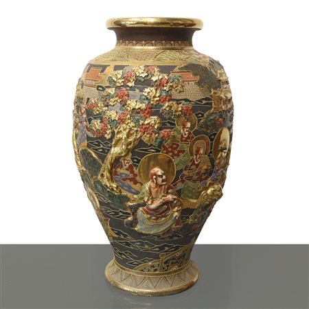 Grande vaso Satsuma con decori a rilievo