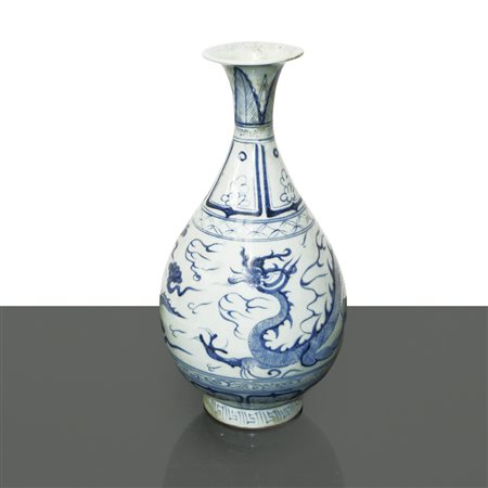 Vaso cinese smaltato bianco e blu con dragone e decori, Yuan Dynasty