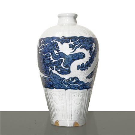 Vaso cinese in porcellana blu e bianca con dragone, Ming Dynasty