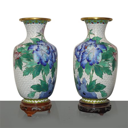 Coppia di vasi cinesi cloisonnet su base in legno 