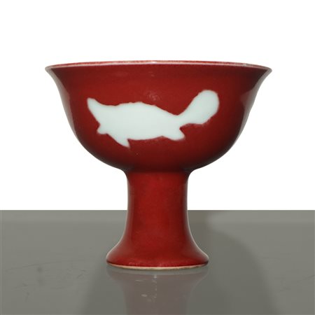 Piccola coppa cinese smaltata in rosso con decori bianchi, Ming Dynasty