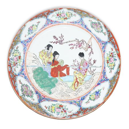 Piatto cinese in porcellana dipinta a mano con figure femminili