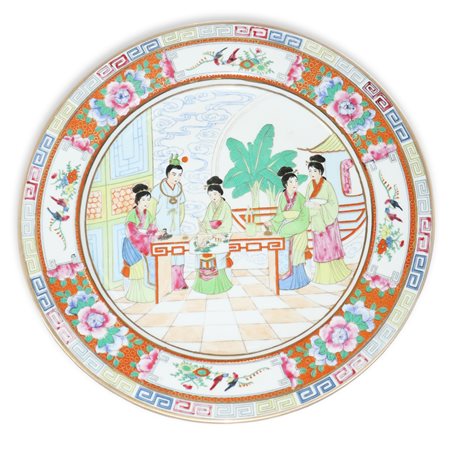 Piatto cinese da muro in porcellana decorata a mano con scene femminili