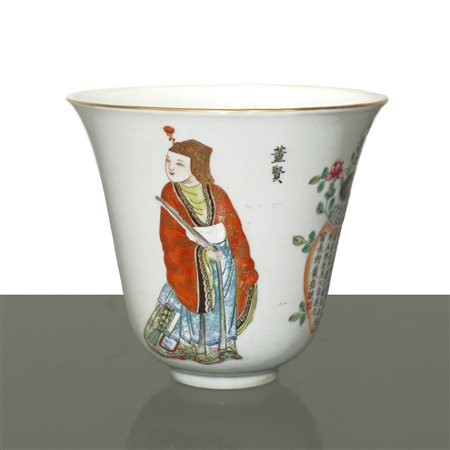 Tazza in porcellana cinese in stile famiglia rosa con figure tradizionali ed iscrizioni poetiche, Qing Dynasty