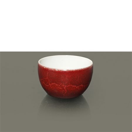 Tazzina rossa in porcellana cinese, Qing Dynasty 17° secolo