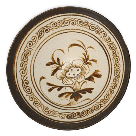 Ciotola in terracotta con decorazioni fitomorfe, Ming Dynasty