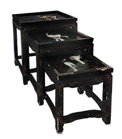 N°3 Tavolini cinesi con intarsi in madreperla