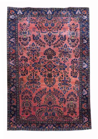 Questo tappeto Saruk, che appartiene al gruppo dei cosiddetti “reimport”...