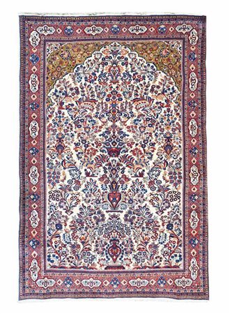 La campitura interna è decorata con un “mihrab” da preghiera, ricoperto da...