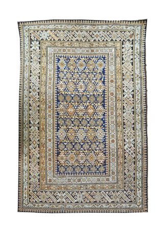 Classica impostazione con ornamentazioni geometrizzati a file alternate....