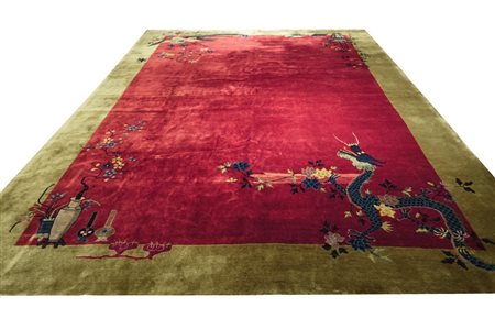 Tappeto Cinese della manifattura di Nichols che si presenta un’ornamentazione...