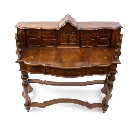   Scrittoio intarsiato con alzata, in noce - Roma, XVIII secolo